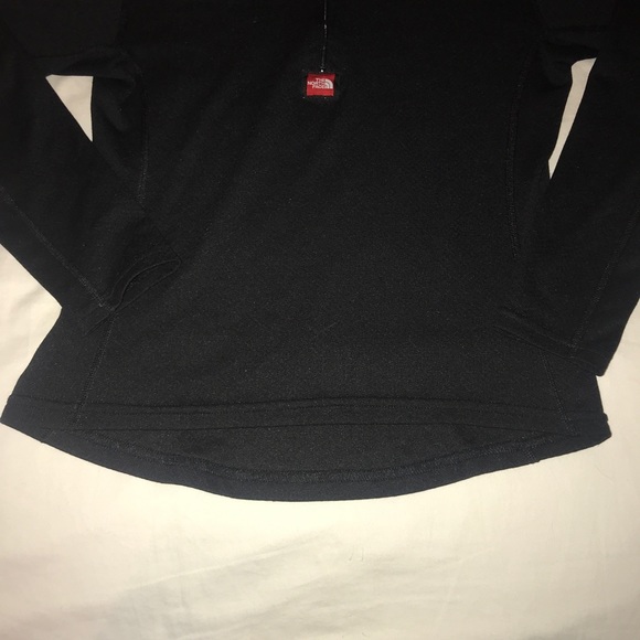 The NorthFace Women’s 1/4 Pullover - Picture 4 of 5
